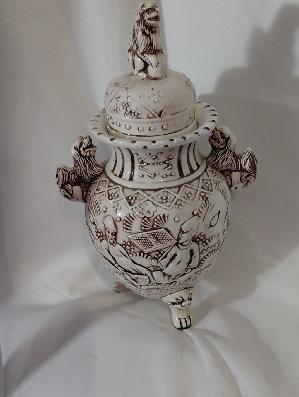 Decorative Cream Ceramic Lidded Urn with Carved Dog Finial - Picture 10 of 14